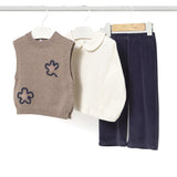 Completo neonata con gilet ricamato, camicia e pantaloni blu