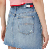 Minigonna di jeans stretch Izzie con orlo sfrangiato, tagli e scuciture denim chiaro