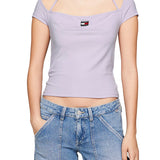 Slim fit American neckline t-shirt with lilac badge strap