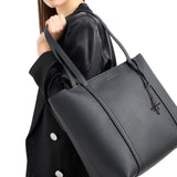 Borsa shopper con charm removibile nero