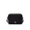 borsa-a-tracolla-con-zip-e-monogramma-del-logo-nero