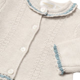 Completo tre pezzi cardigan, blusa e salopette beige multi