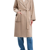 Cappotto con borchie beige