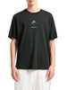 t-shirt-logo-prisma-stampato-sul-petto-verde