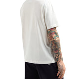 T-shirt con tasca sul petto e logo ricamato bianco