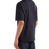 T-shirt con tasca sul petto e logo ricamato blu