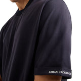 T-shirt con logo ricamato sulla manica blu
