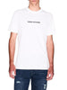 t-shirt-basic-con-logo-caps-sul-petto-bianco