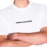 T-shirt basic con logo caps sul petto bianco