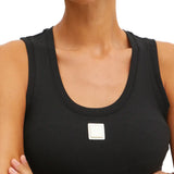 Top a costine con logo patch nero