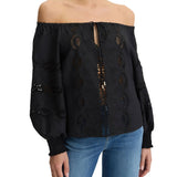 Blusa off the shoulder con ricami traforati nero