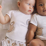 Completo t-shirt e shorts fantasia