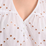 Blusa manica corta con aletta laserata bianco