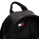 Zaino Essential con placchetta e logo nero