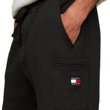 Shorts TJM regular fit e logo badge nero