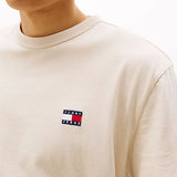 T-shirt TJM regular fit e logo badge beige