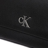 Borsa a spalla minimal con logo Calvin Klein monogram nero