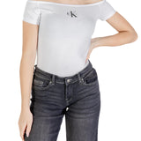 Top Calvin Klein  spalle scoperte e logo monogram bianco