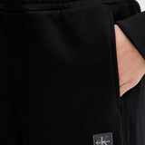Pantalone in felpa Calvin Klein con logo badge nero