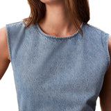 Abito Calvin Klein in  jeans con ampia scollatura sul retro denim medio