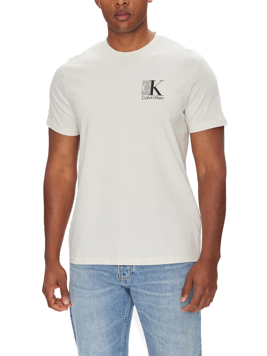 T-shirt Calvin Klein con stampa retro CK abstract gesso