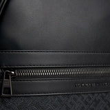 Zaino Tommy Hilfiger con stampa monogram tono su tono nero
