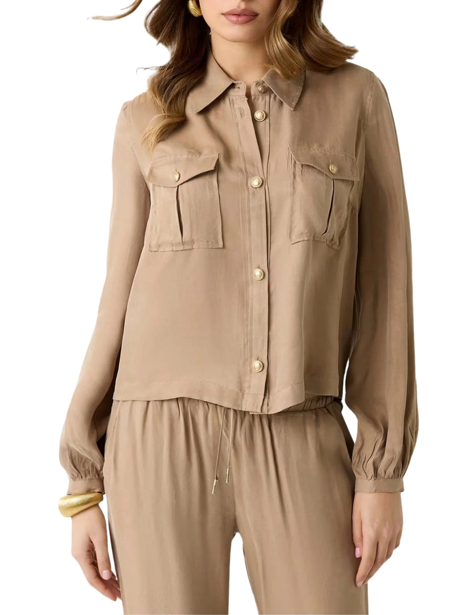 Camicia crop maniche lunghe Guess donna modello Dalia fluida sabbia