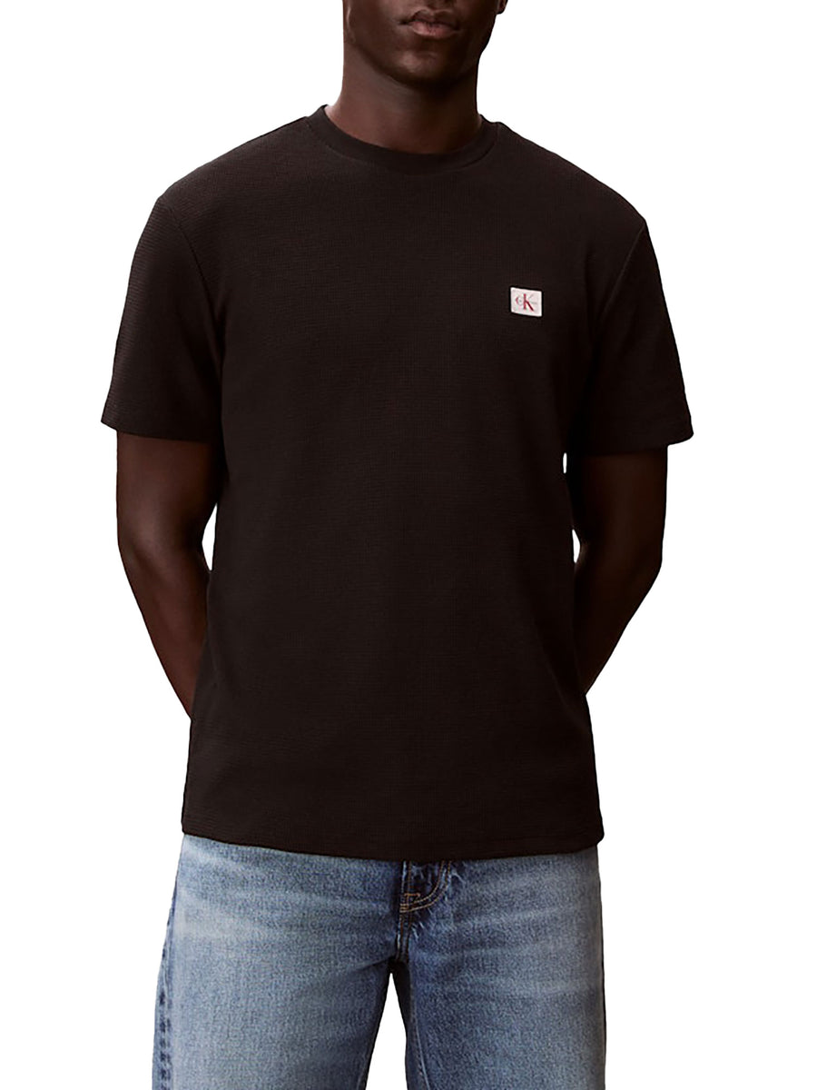 T-shirt Calvin Klein Jeans uomo waffle con badge nero