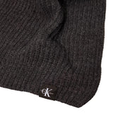 Set cappello e sciarpa in maglia a coste nero