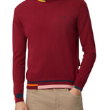 Pullover rosso con dettagli